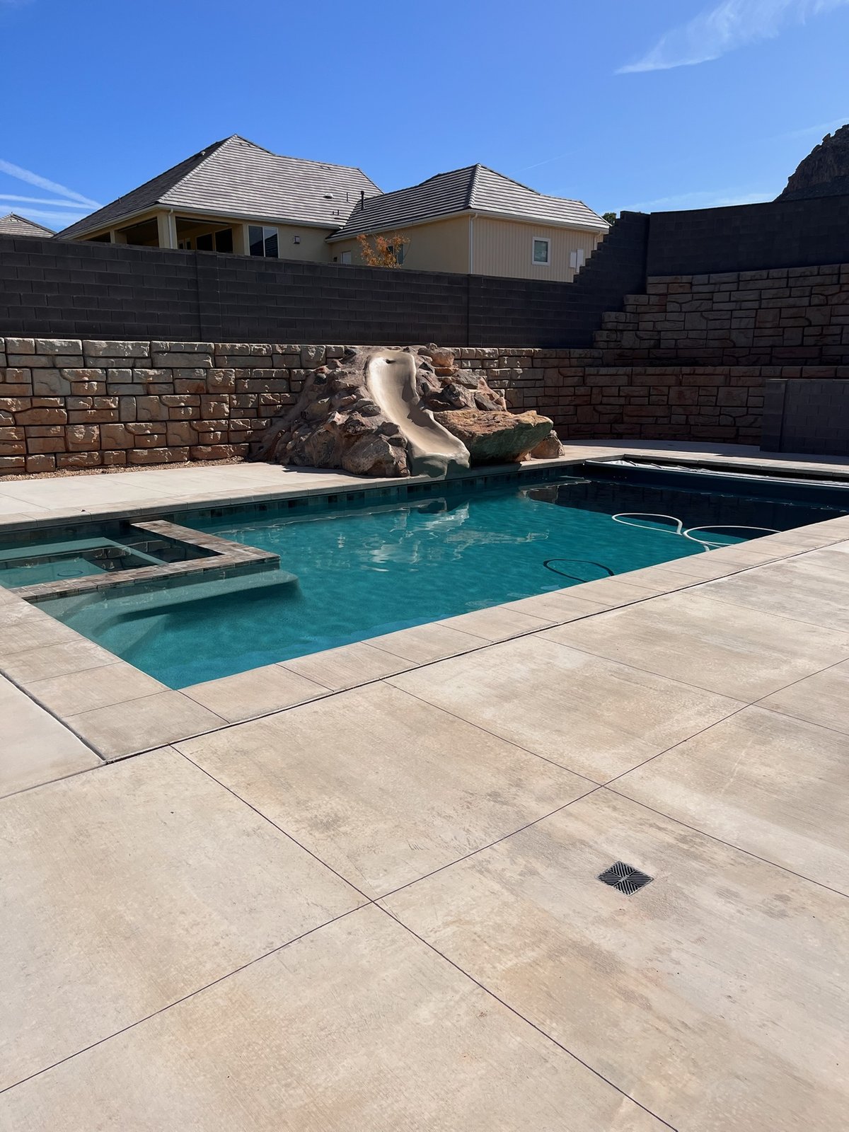 Pool with rock slide and spa - Southern Utah desert